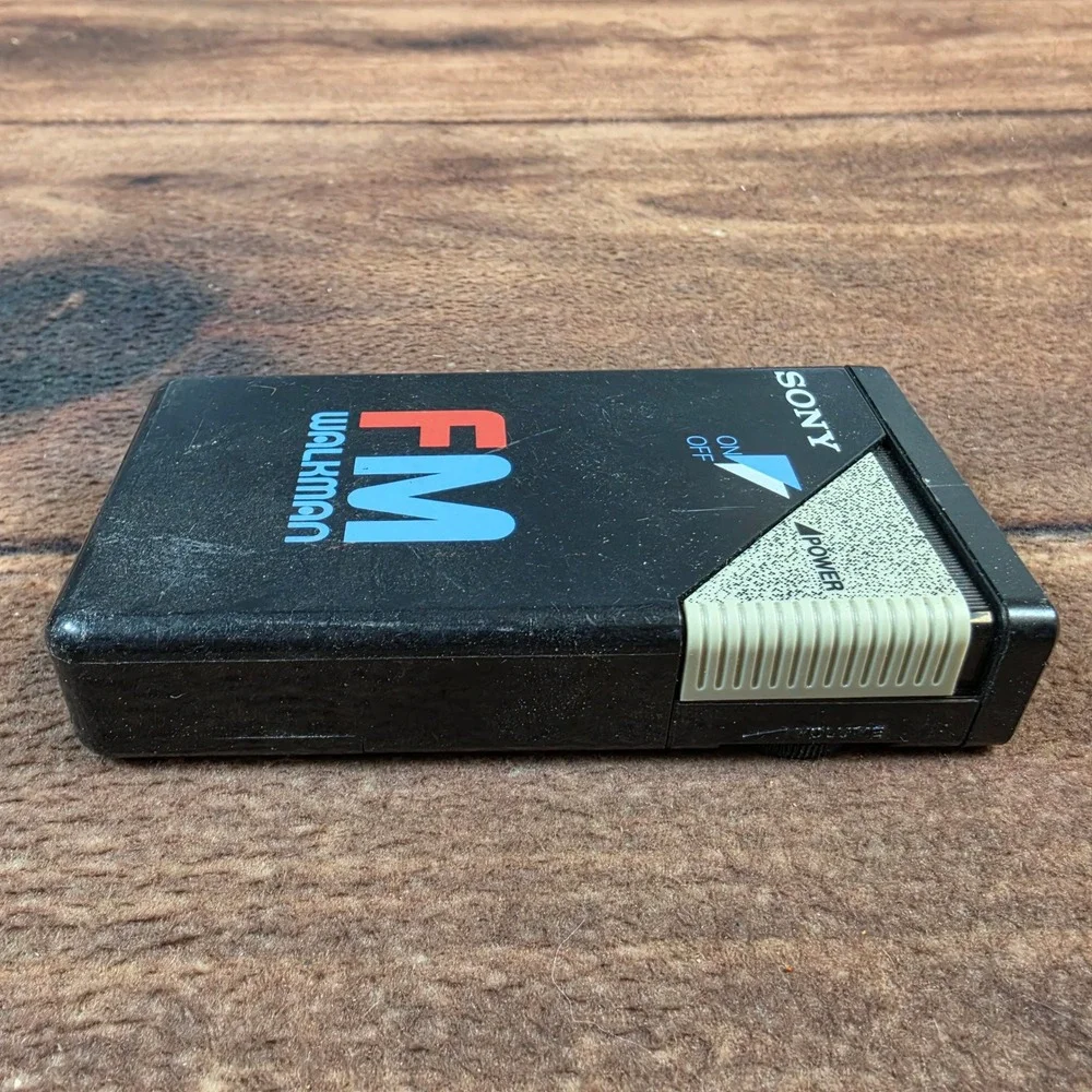 Sony FM Walkman SRF-18W Portable Radio Black For Parts Repair Retro 80s Tech